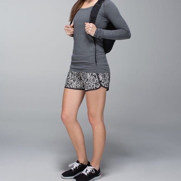 Lululemon Run Times Short Pretty Palm Black Angel Wing 6 - Picture 2 of 9